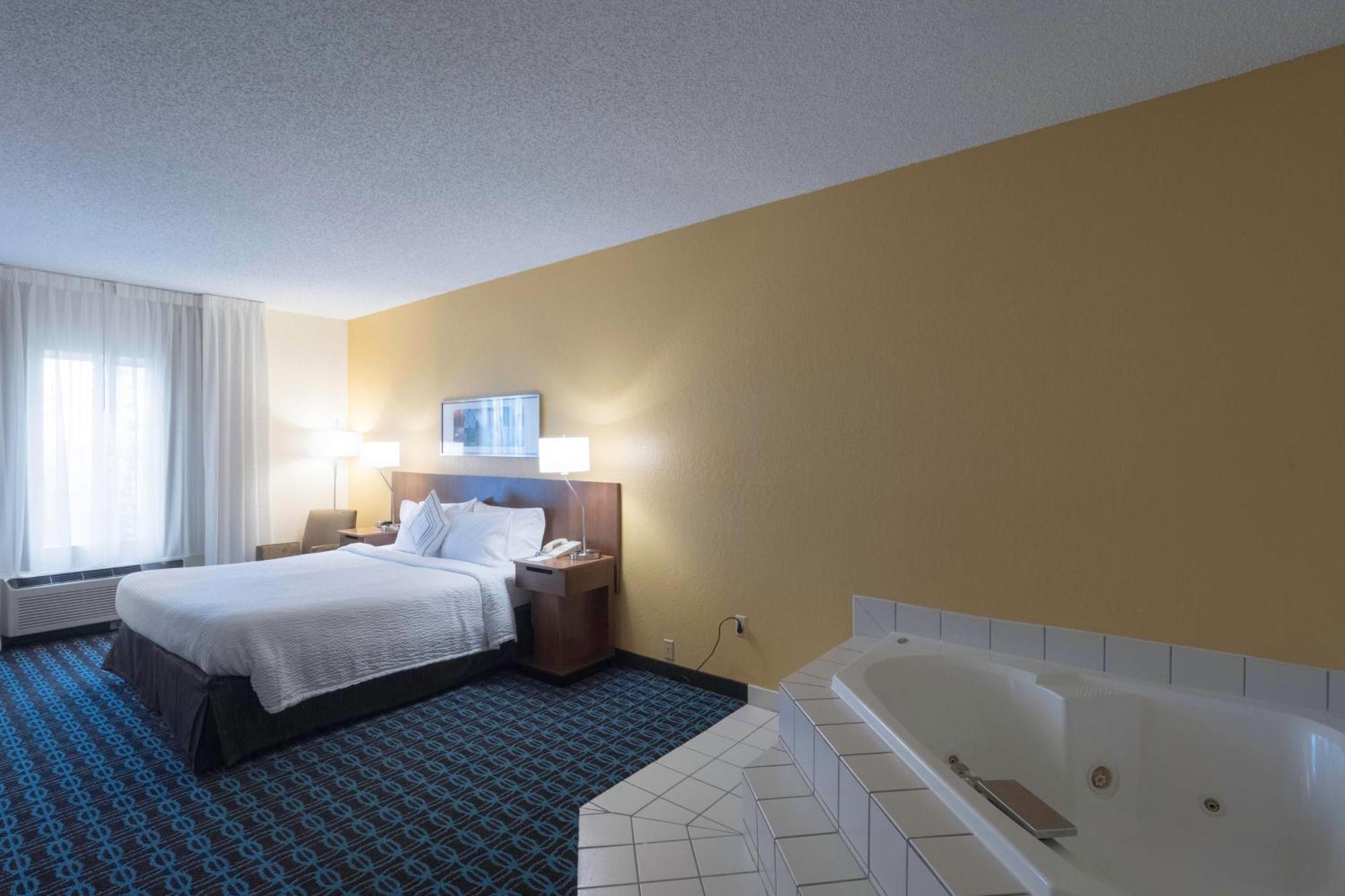 Fairfield Inn & Suites By Marriott Cleveland Стрийтсбъро Екстериор снимка