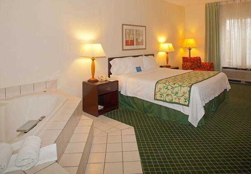 Fairfield Inn & Suites By Marriott Cleveland Стрийтсбъро Екстериор снимка